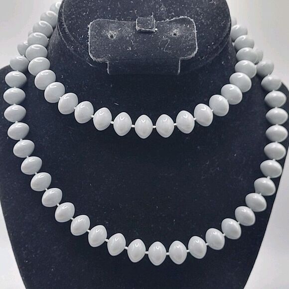 Vintage 60s Minimalist Bohemian Grey Wooden Beaded Necklace 30in - Picture 4 of 4